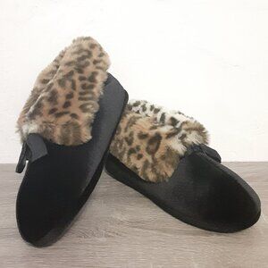 Women's Leopard Sleeper Shoes Size 6 1/2 - 7 1/2 Medium